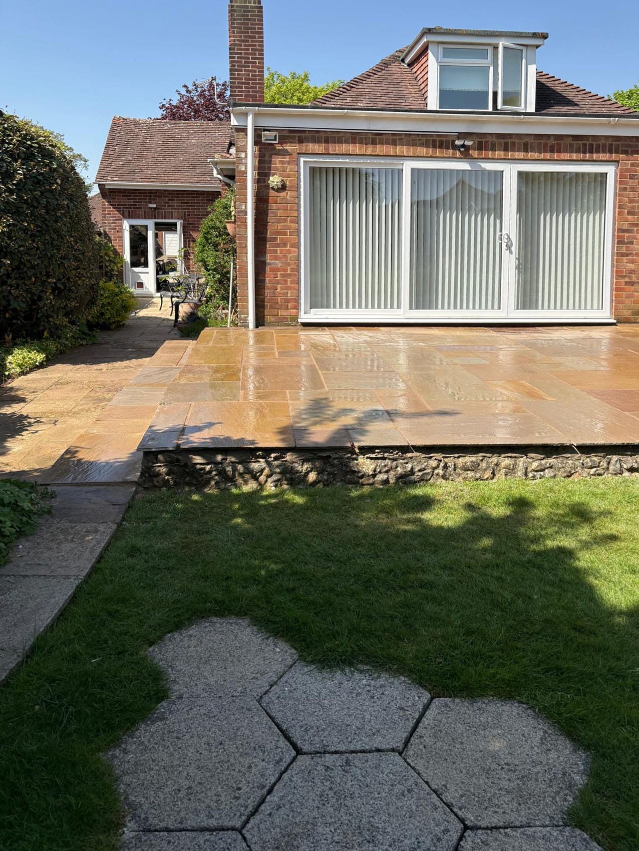 Sandstone gardn patio